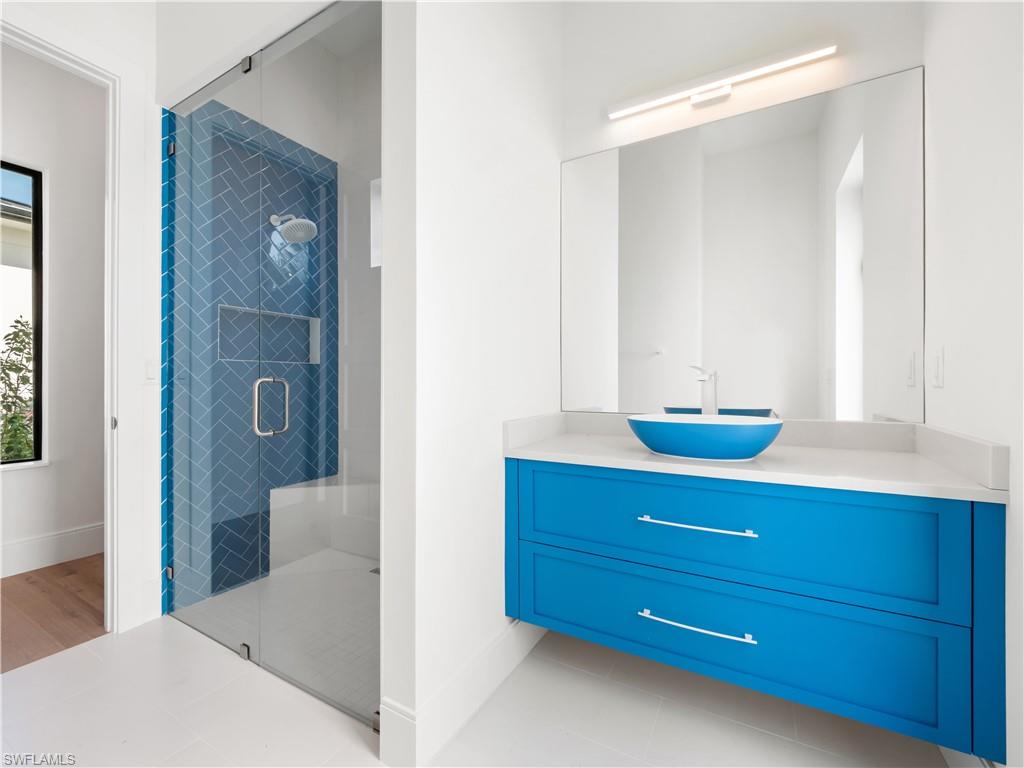 TOWN AND RIVER - Residential