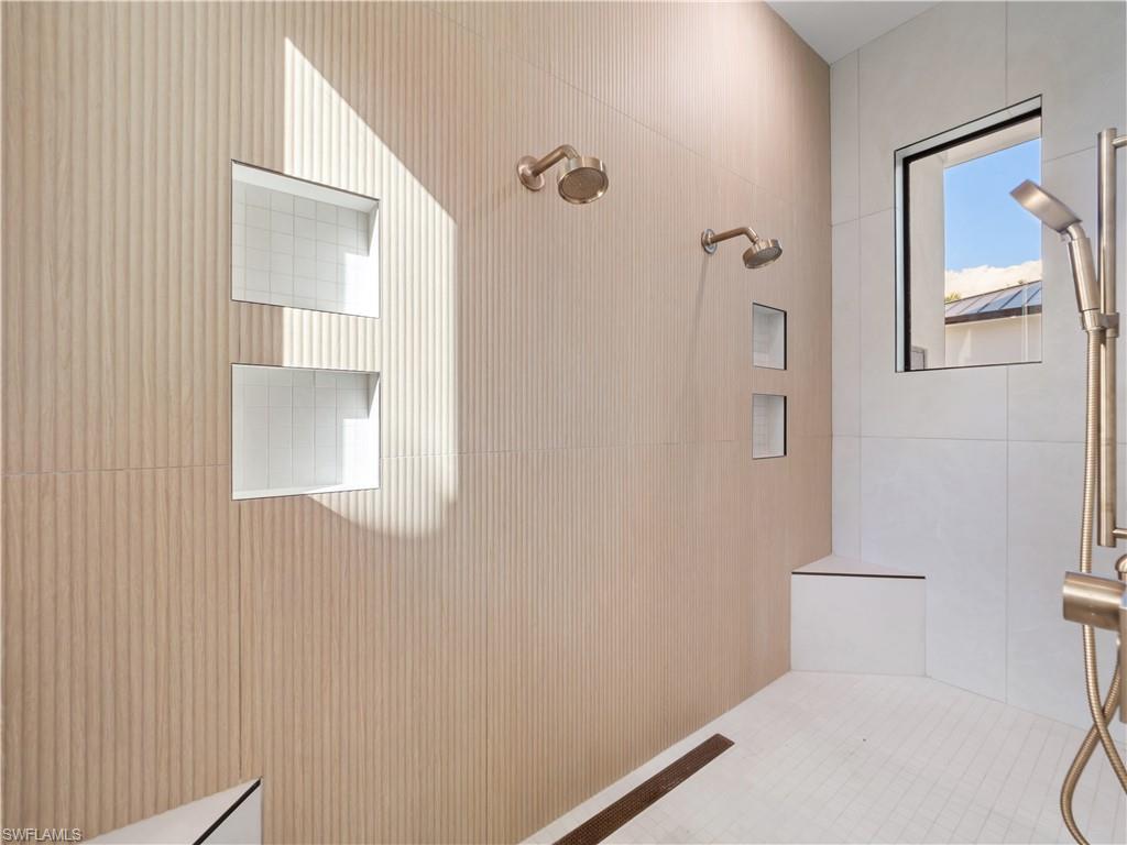 TOWN AND RIVER - Residential