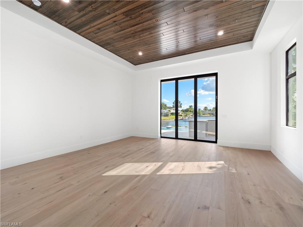 TOWN AND RIVER - Residential