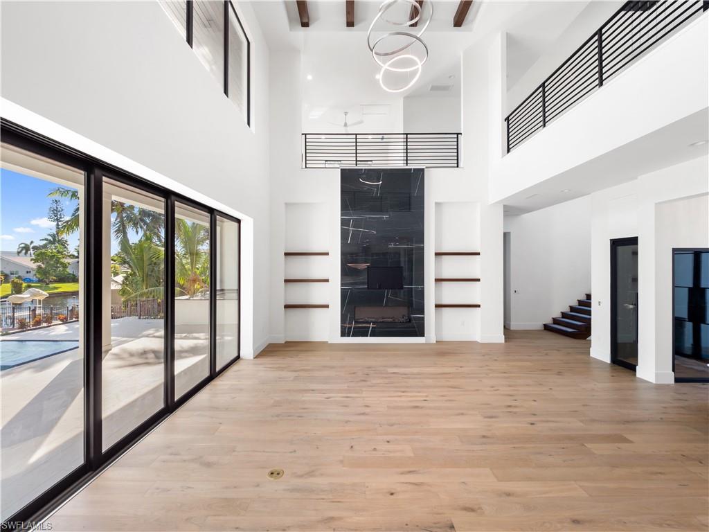 TOWN AND RIVER - Residential