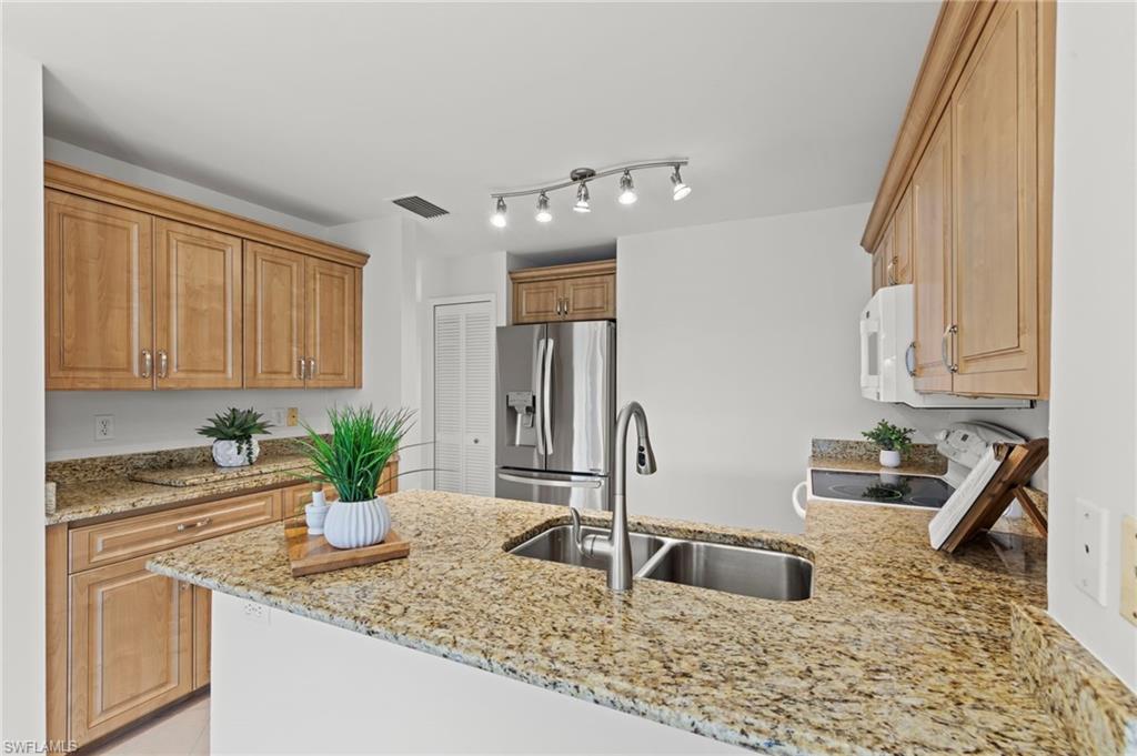 GRAND PALM VILLAGE - Residential