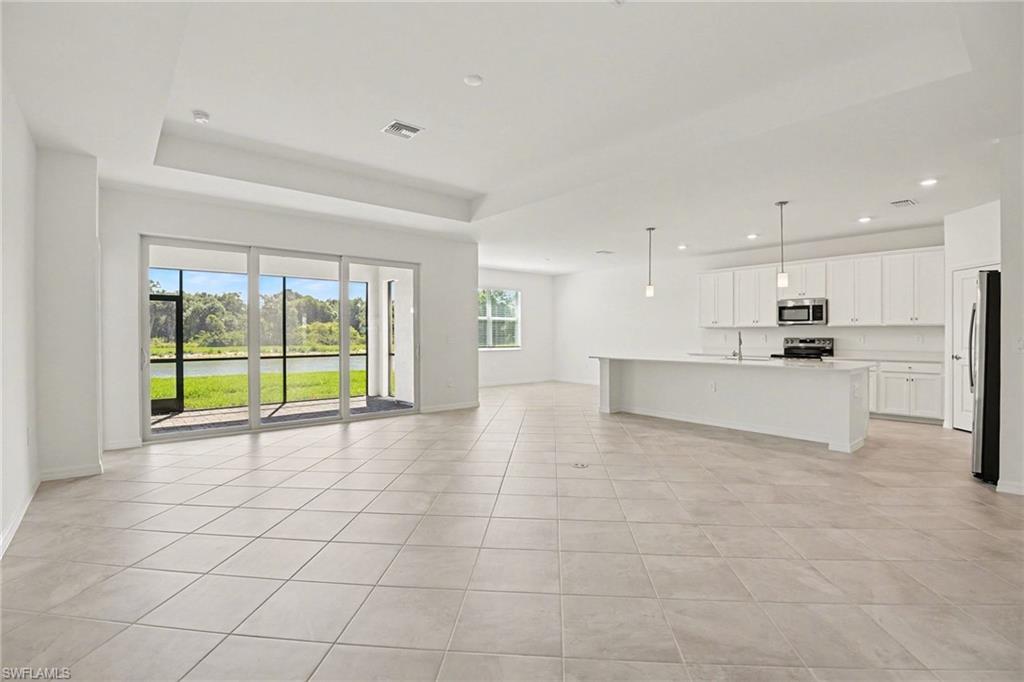 BRIGHT WATER - Residential Lease