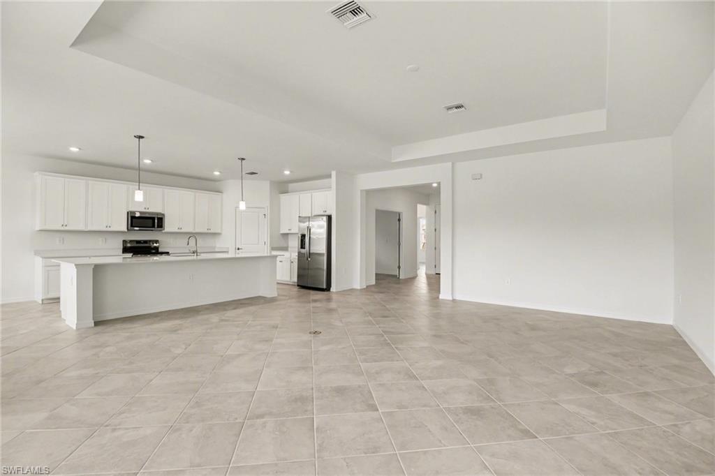 BRIGHT WATER - Residential Lease