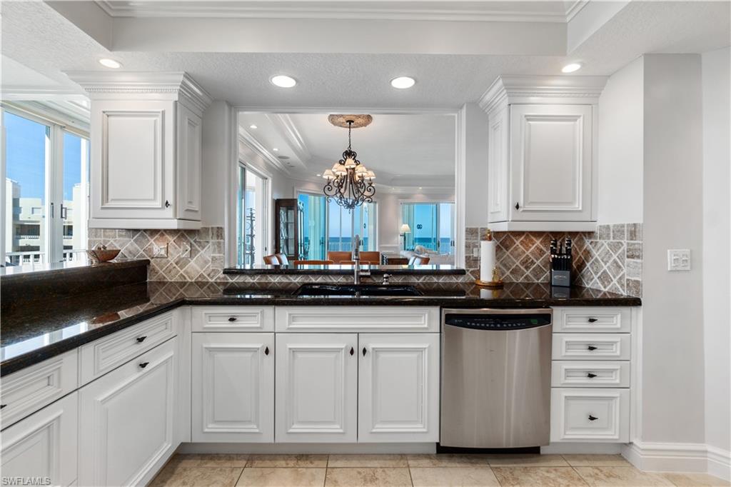 BAREFOOT BEACH CLUB - Residential