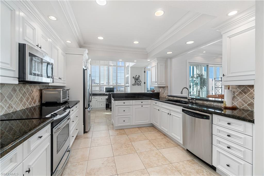 BAREFOOT BEACH CLUB - Residential