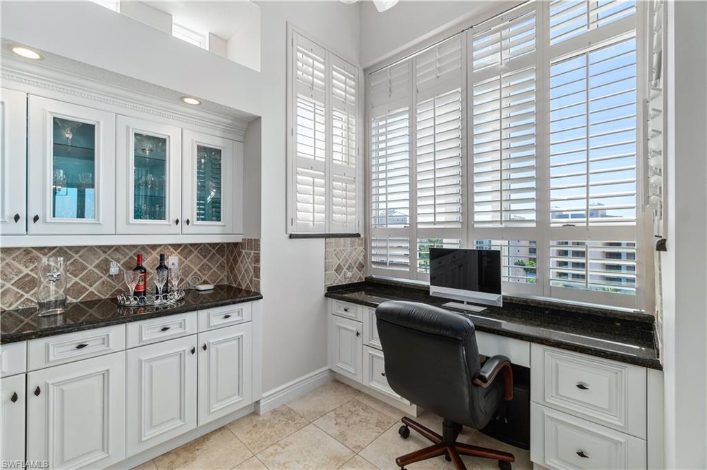 BAREFOOT BEACH CLUB - Residential