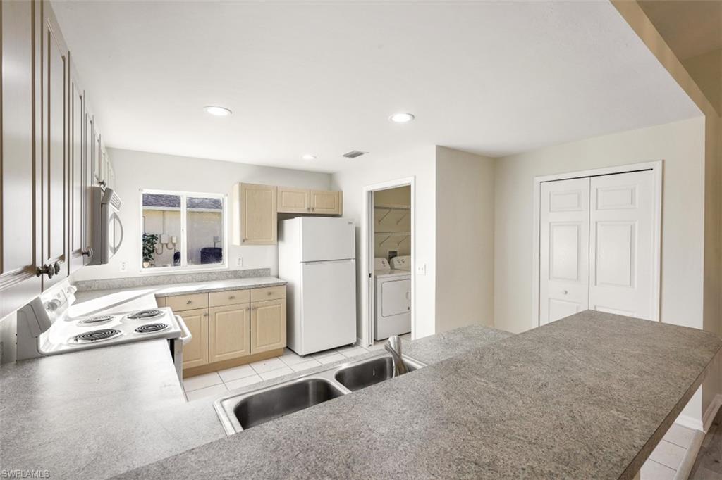 MIRROR LAKES - Residential