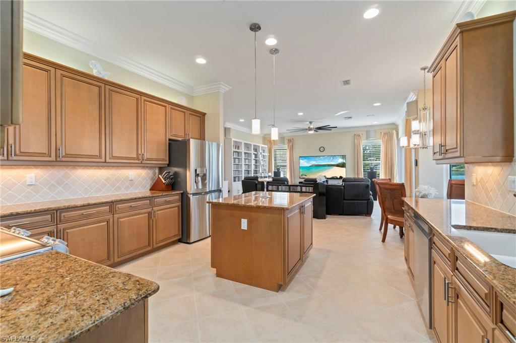 SATURNIA LAKES - Residential