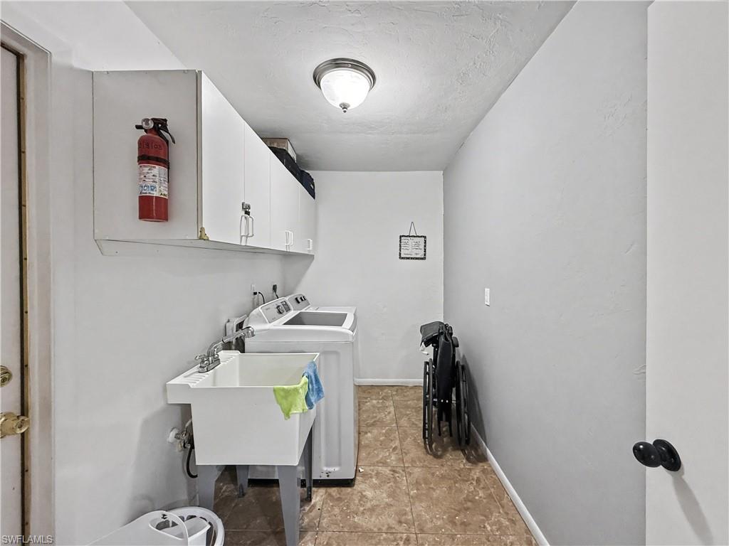 SAN CARLOS PARK - Residential Lease