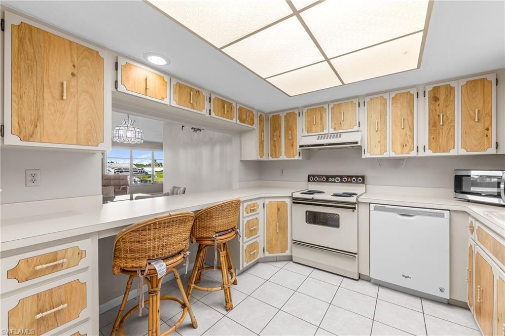 BEACH VILLA CONDO - Residential