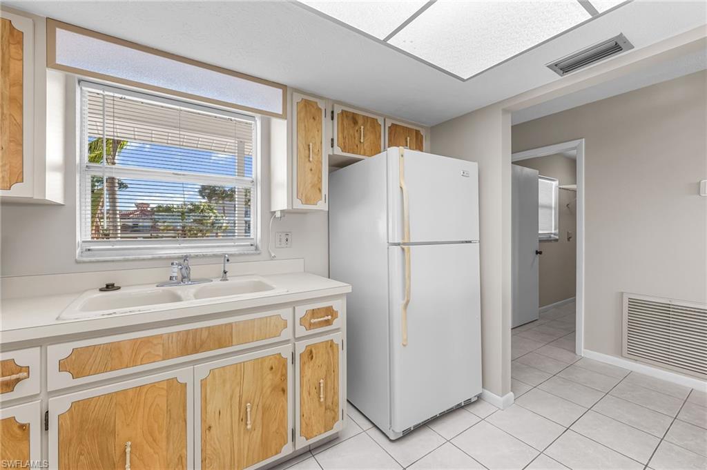 BEACH VILLA CONDO - Residential