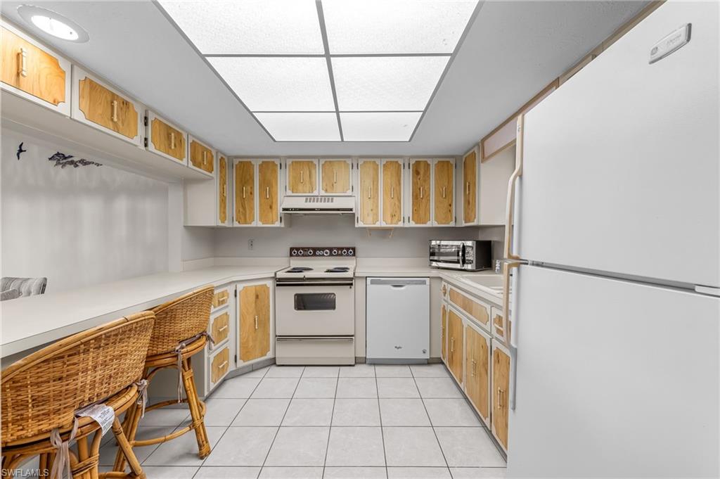 BEACH VILLA CONDO - Residential