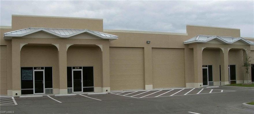 1500 square feet, office 300, warehouse 1200, handicap bath room, 14 x14 garage door. office area has air conditioning. Parking include in front of garage door, and 3 additional spaces in common area