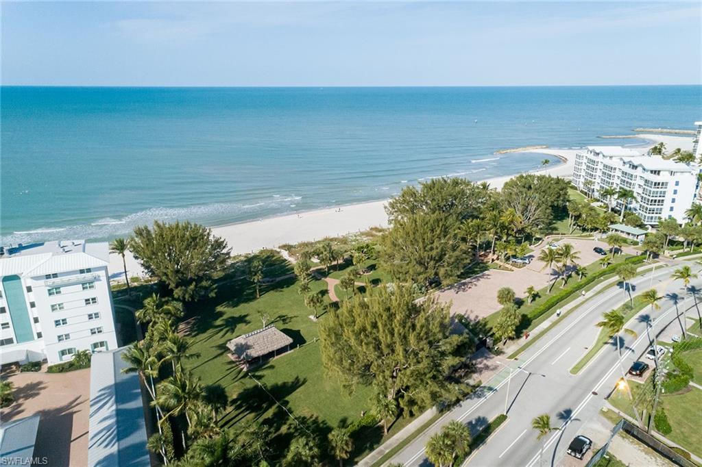 MOORINGS - Residential