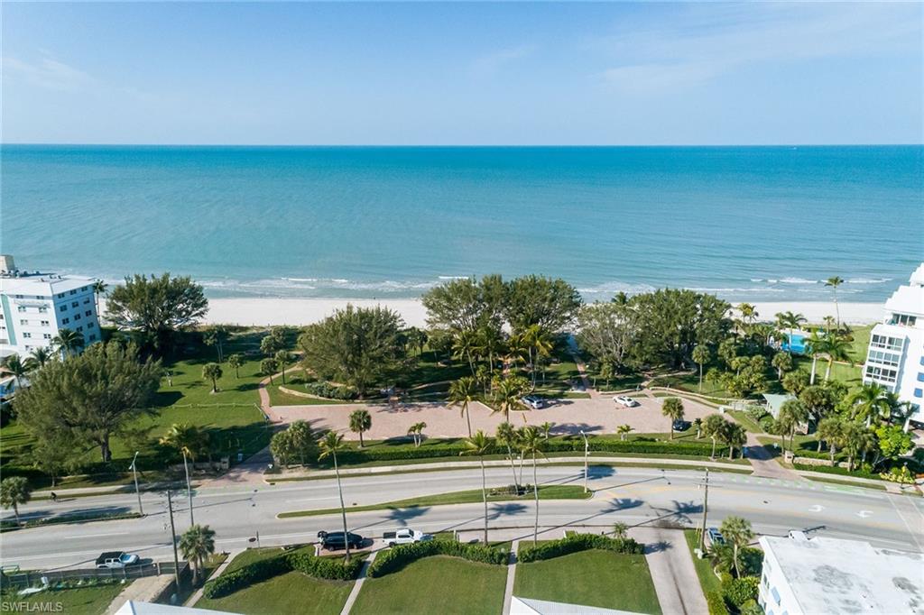 MOORINGS - Residential