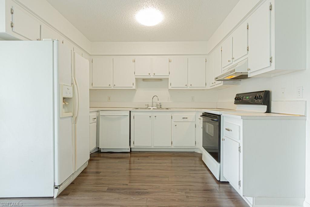 COCOHATCHEE MANOR - Residential