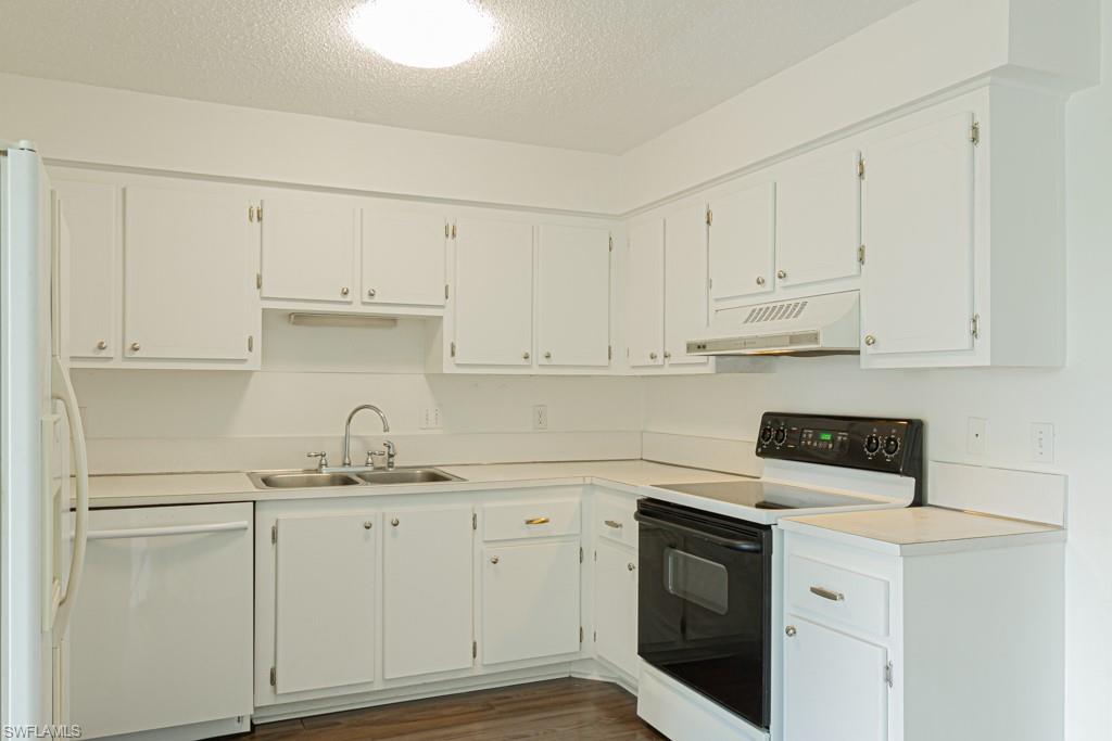 COCOHATCHEE MANOR - Residential