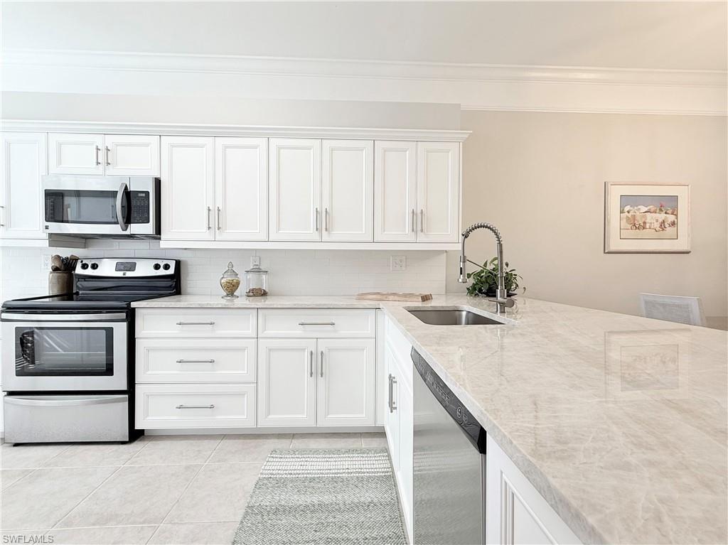 8555 Naples Heritage DR 211