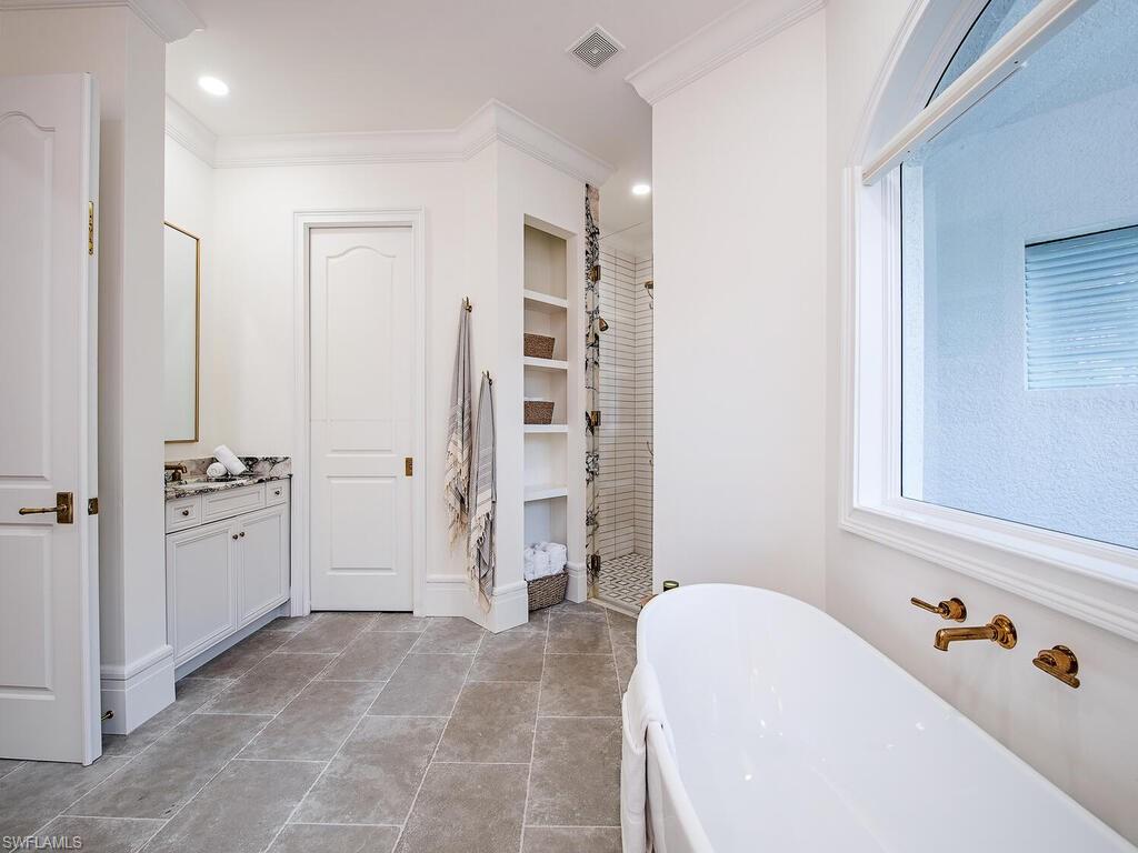 MOORINGS - Residential