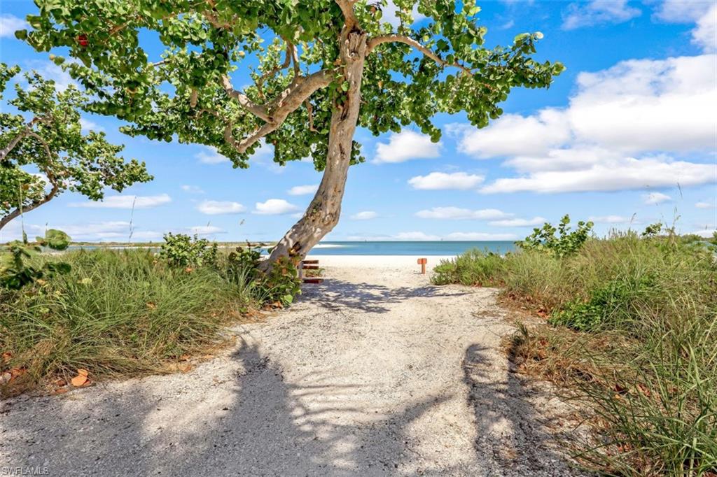 HIDEAWAY BEACH - Land