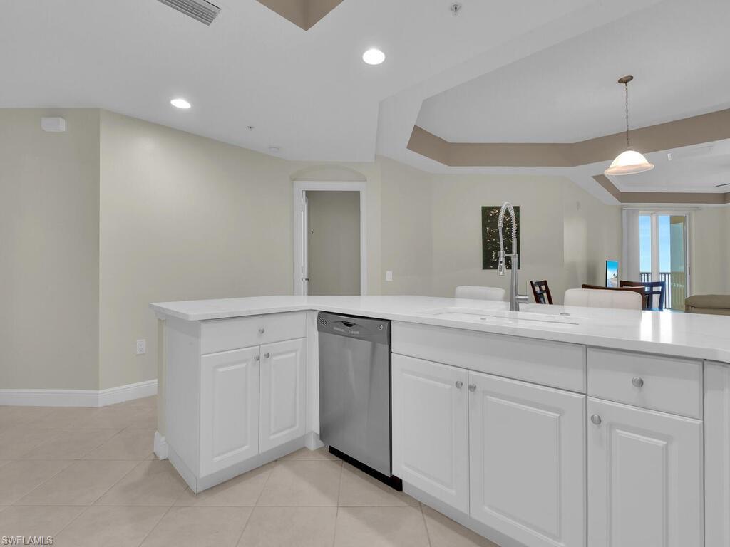 ST. TROPEZ - Residential Lease