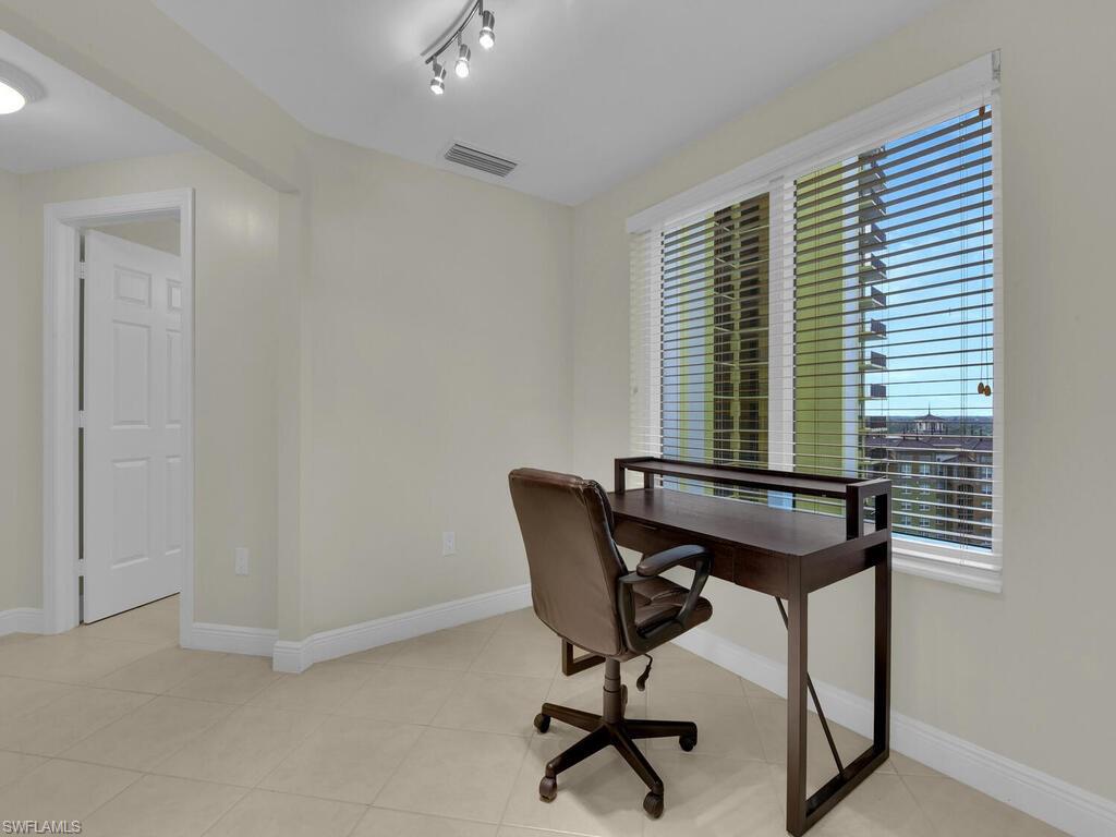 ST. TROPEZ - Residential Lease