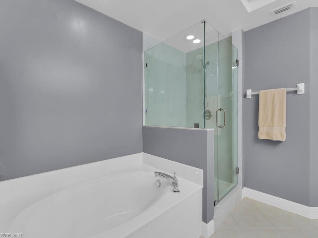 ST. TROPEZ - Residential Lease