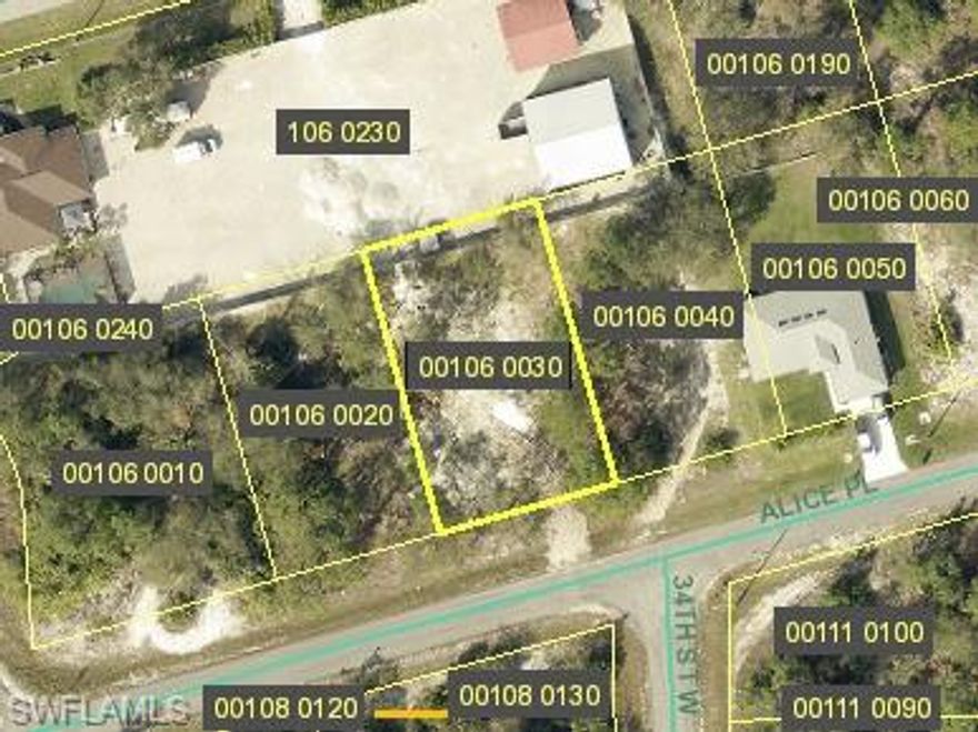 0.25 Acre Beautiful lot centrally located in a city that grows every day near Fort Myers, Naples, Beaches. Don't delay, it won't last long, you can build your dreams house or investment property..

Partially clean, the owner has placed earth and stones that are used to start the construction.