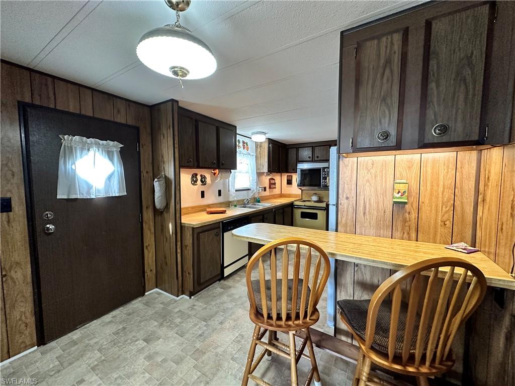 MOBILE MANOR - Residential