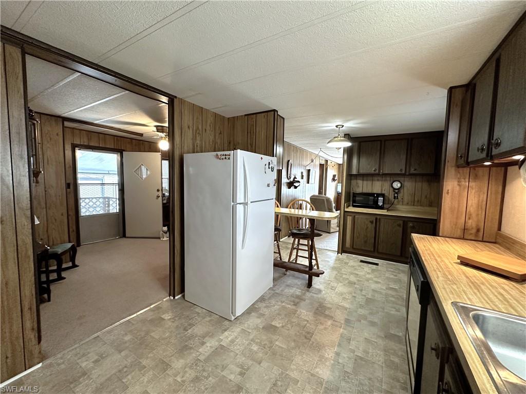 MOBILE MANOR - Residential