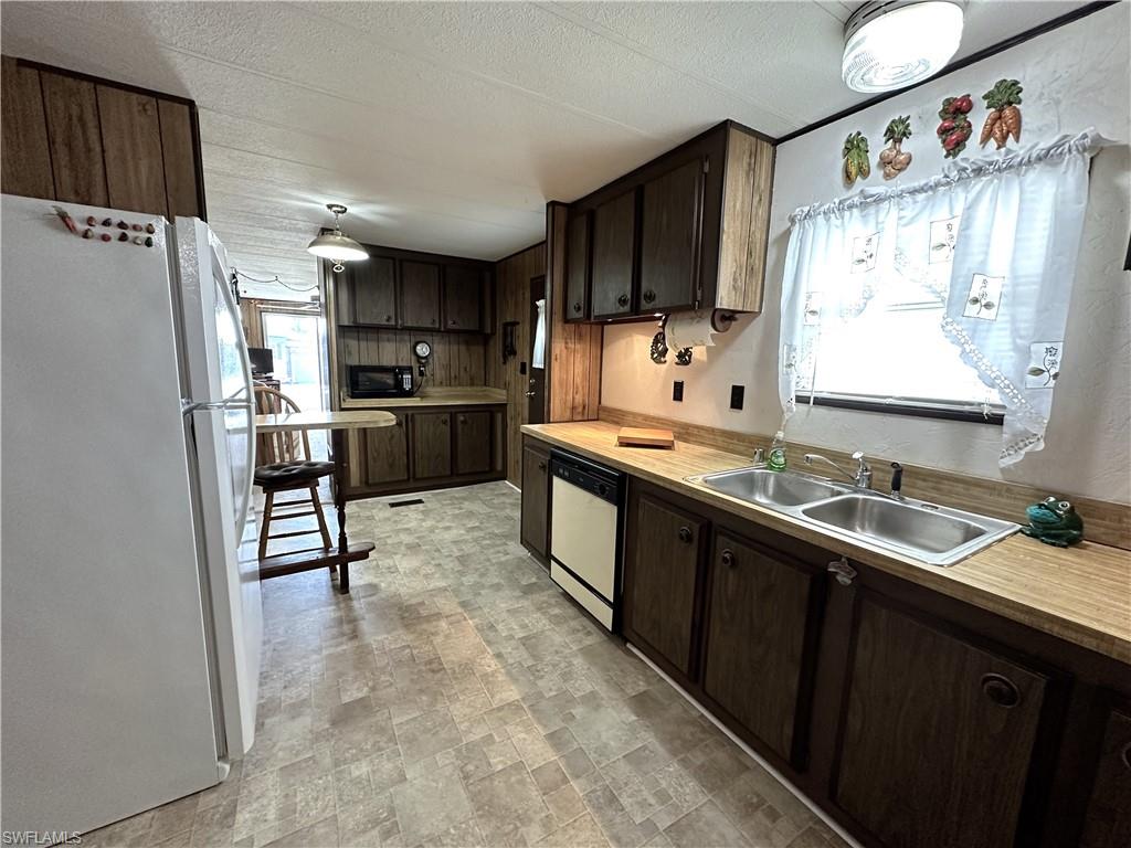 MOBILE MANOR - Residential