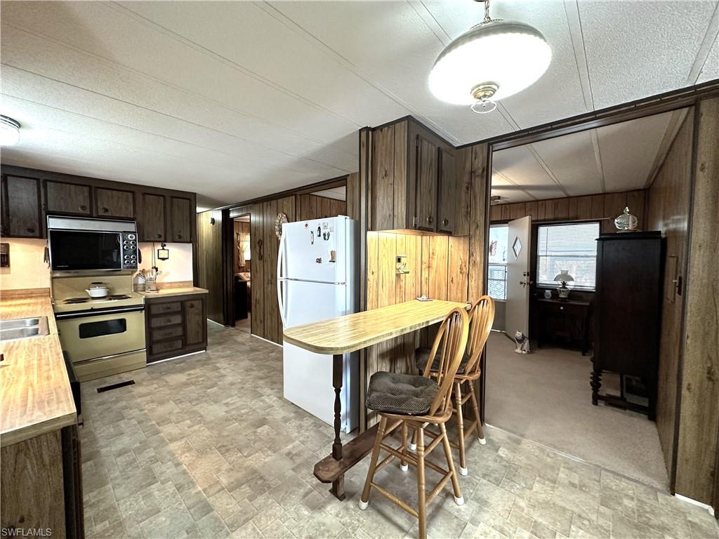 MOBILE MANOR - Residential