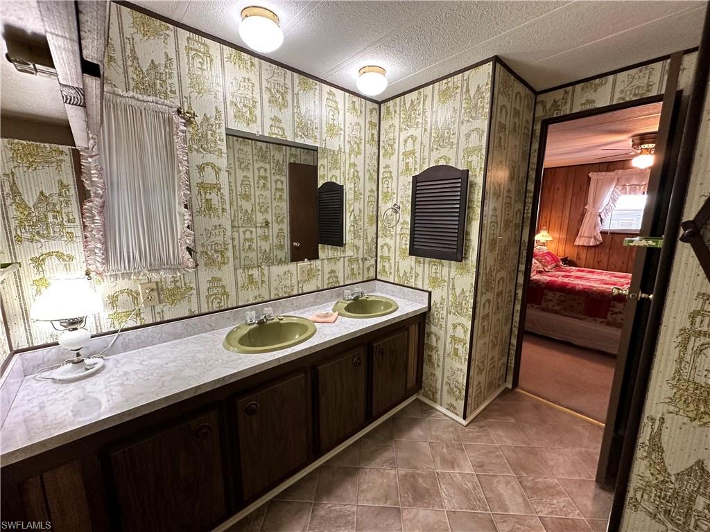 MOBILE MANOR - Residential