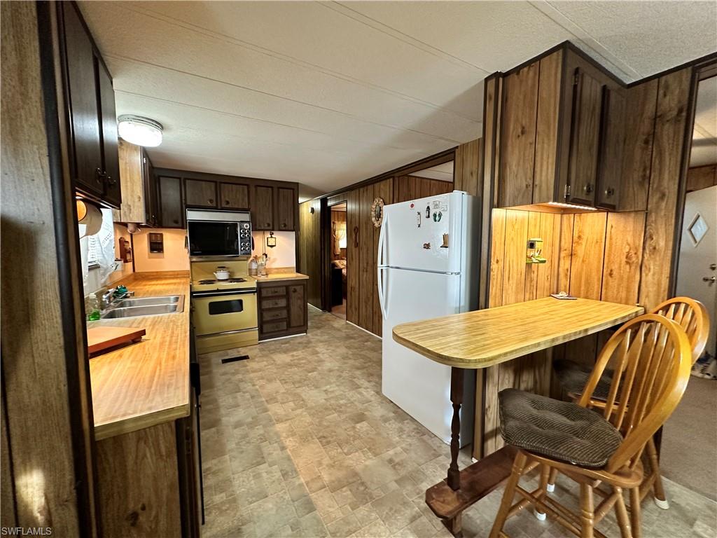 MOBILE MANOR - Residential