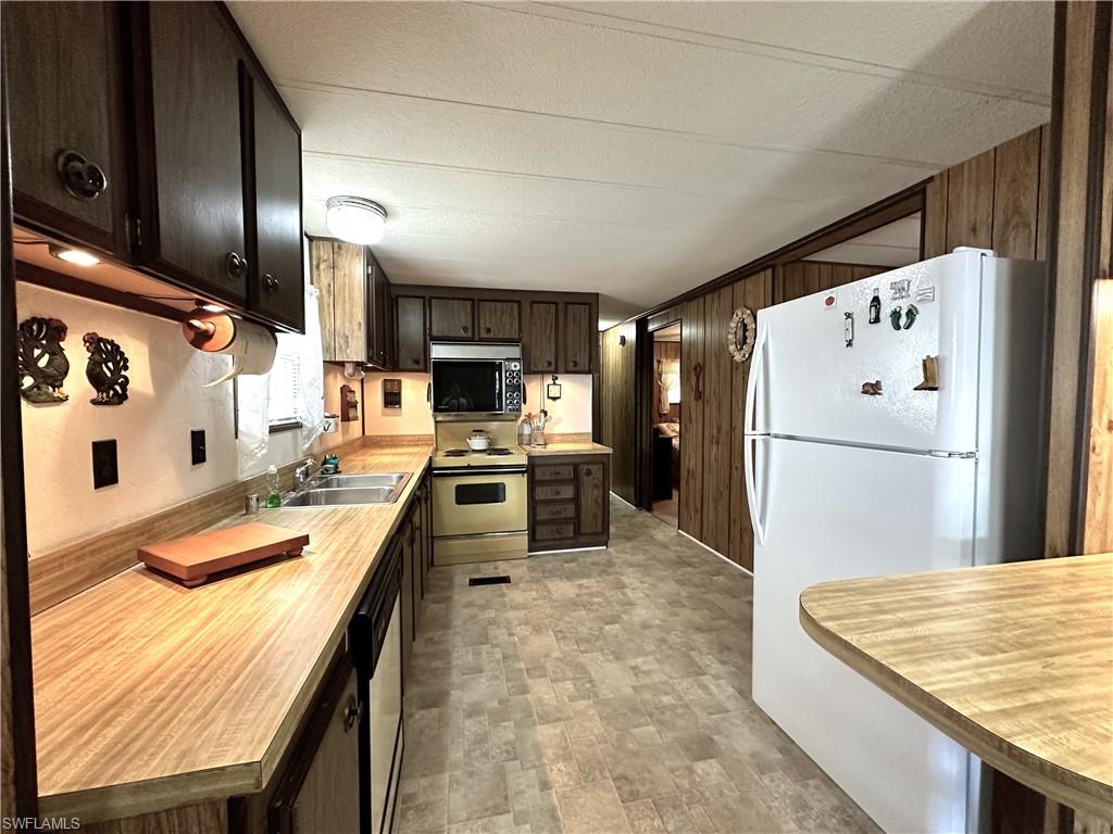 MOBILE MANOR - Residential