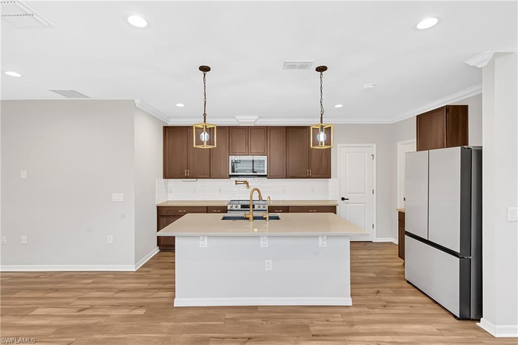 CRESCENT GROVE - Residential