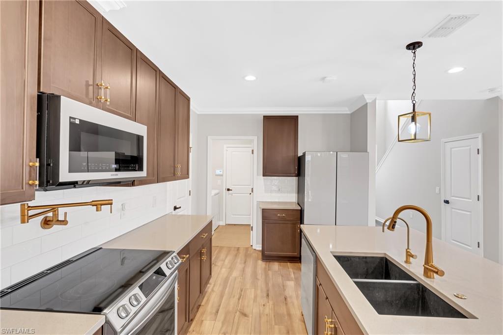 CRESCENT GROVE - Residential