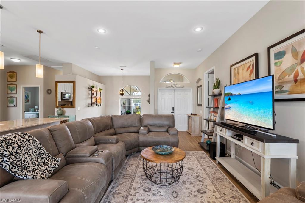 VALENCIA LAKES - Residential Lease