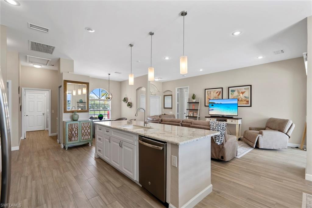 VALENCIA LAKES - Residential Lease