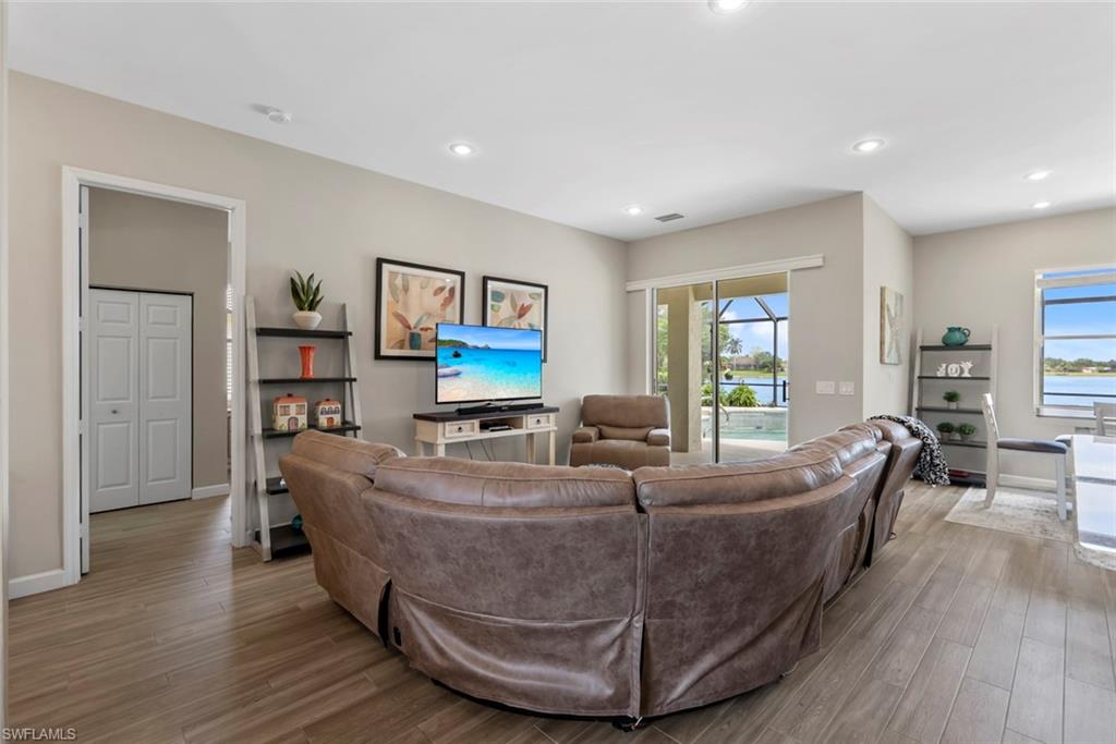 VALENCIA LAKES - Residential Lease