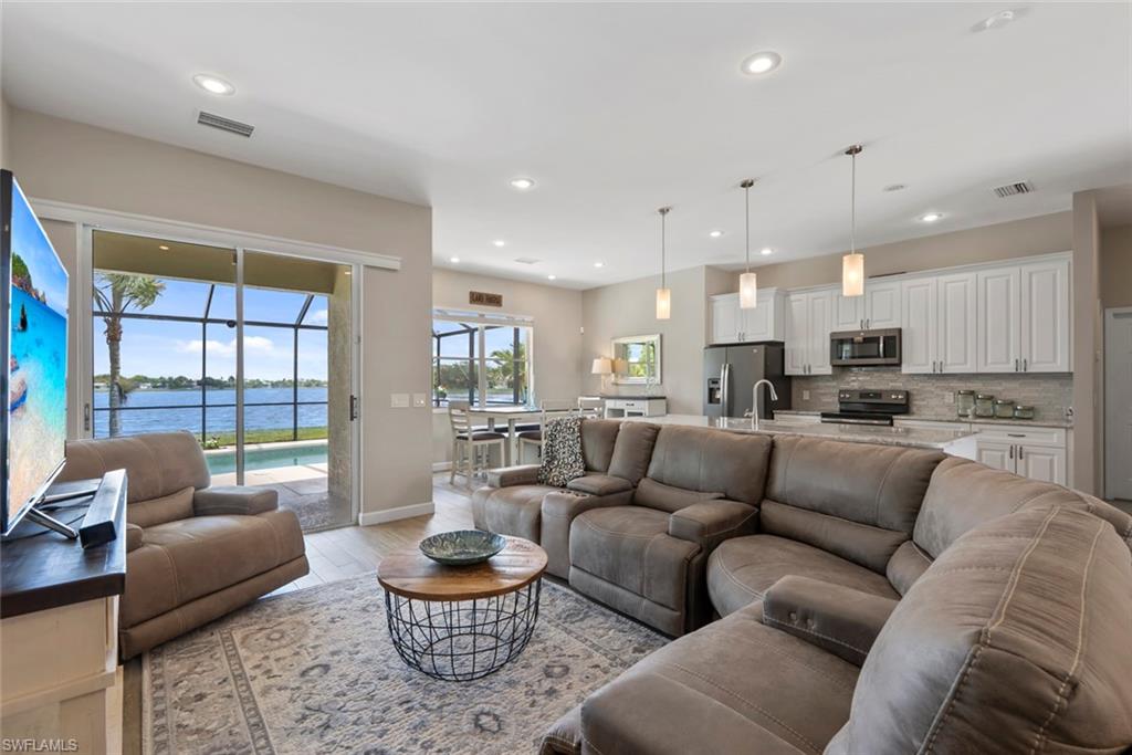 VALENCIA LAKES - Residential Lease