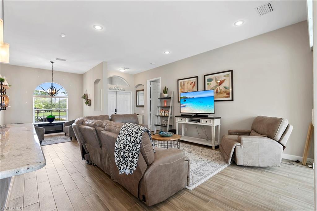 VALENCIA LAKES - Residential Lease