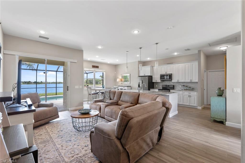 VALENCIA LAKES - Residential Lease