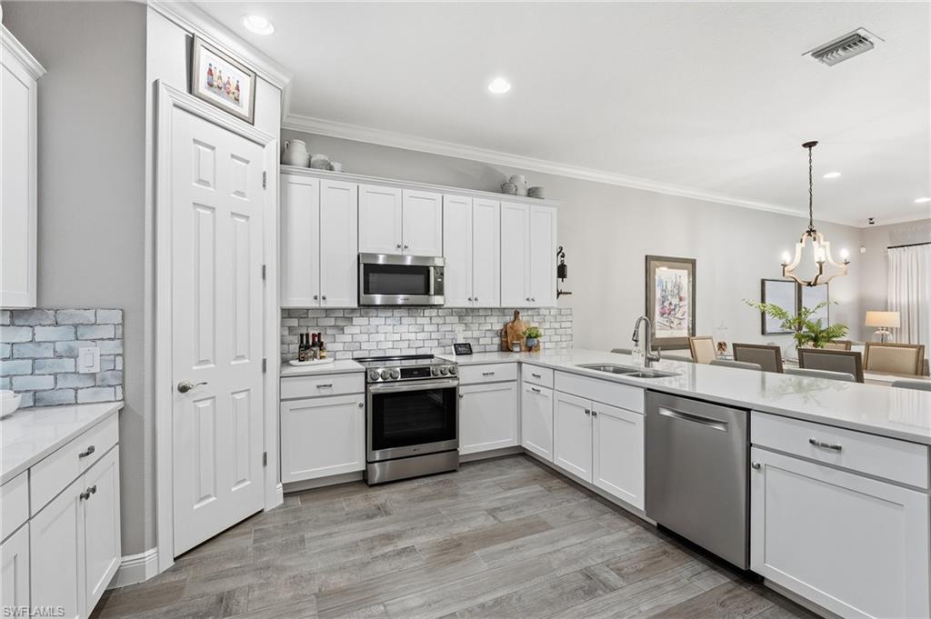 RIVERSIDE AVENUE VILLAS - Residential