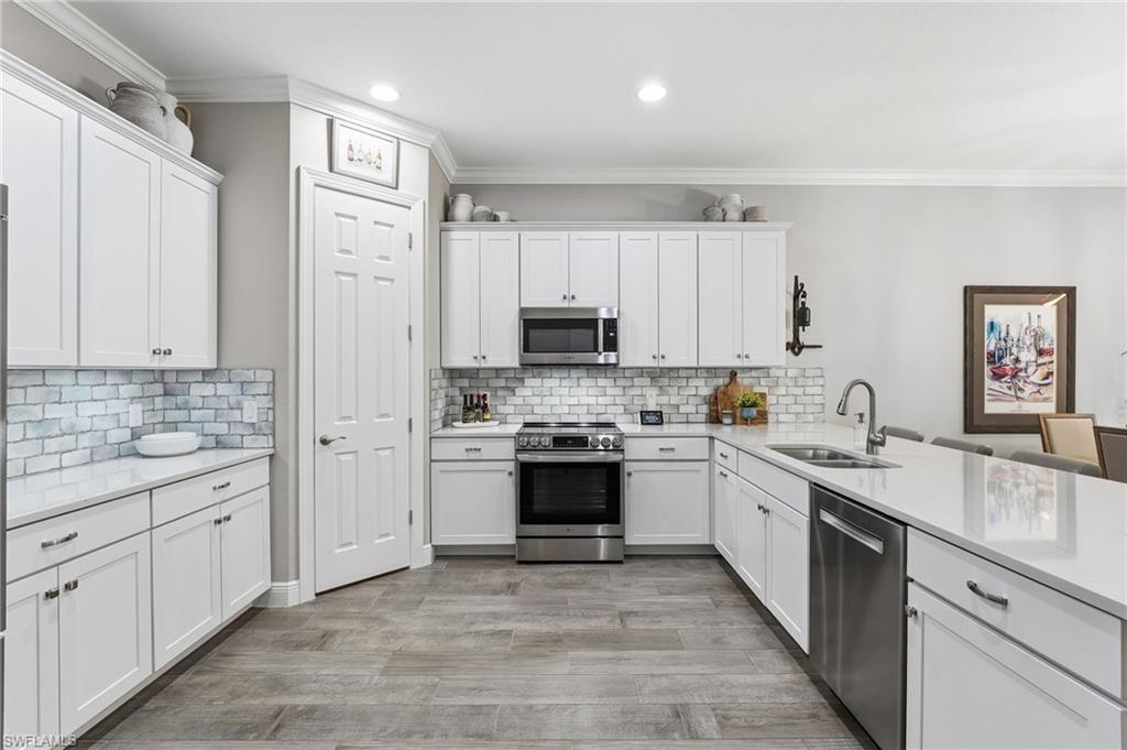 RIVERSIDE AVENUE VILLAS - Residential