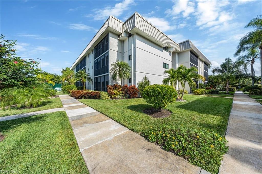 HIDDEN LAKE VILLAS - Residential