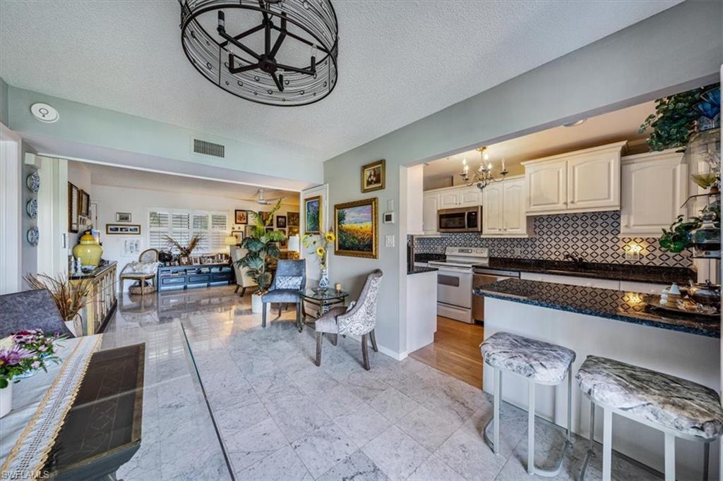 HIDDEN LAKE VILLAS - Residential