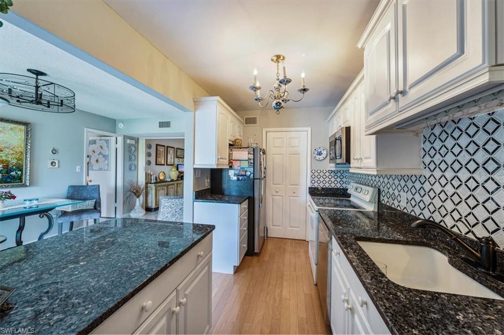 HIDDEN LAKE VILLAS - Residential