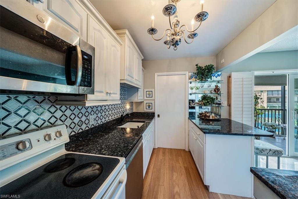 HIDDEN LAKE VILLAS - Residential