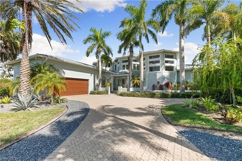 831 Caxambas DR MARCO ISLAND FL 34145